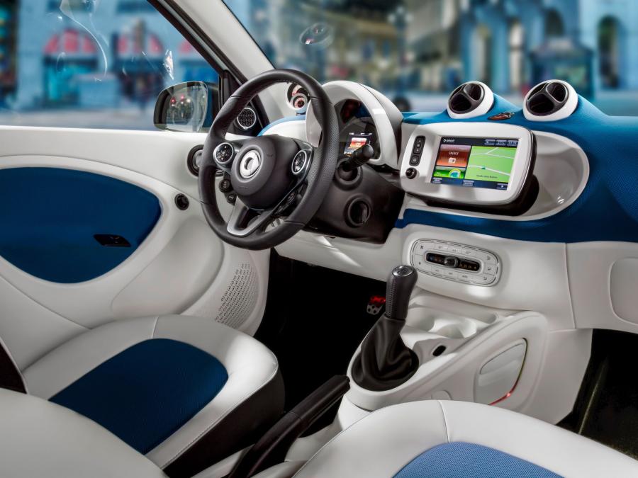 Интерьер Smart ForFour Proxy 2014 года  (фото 8 из 11)